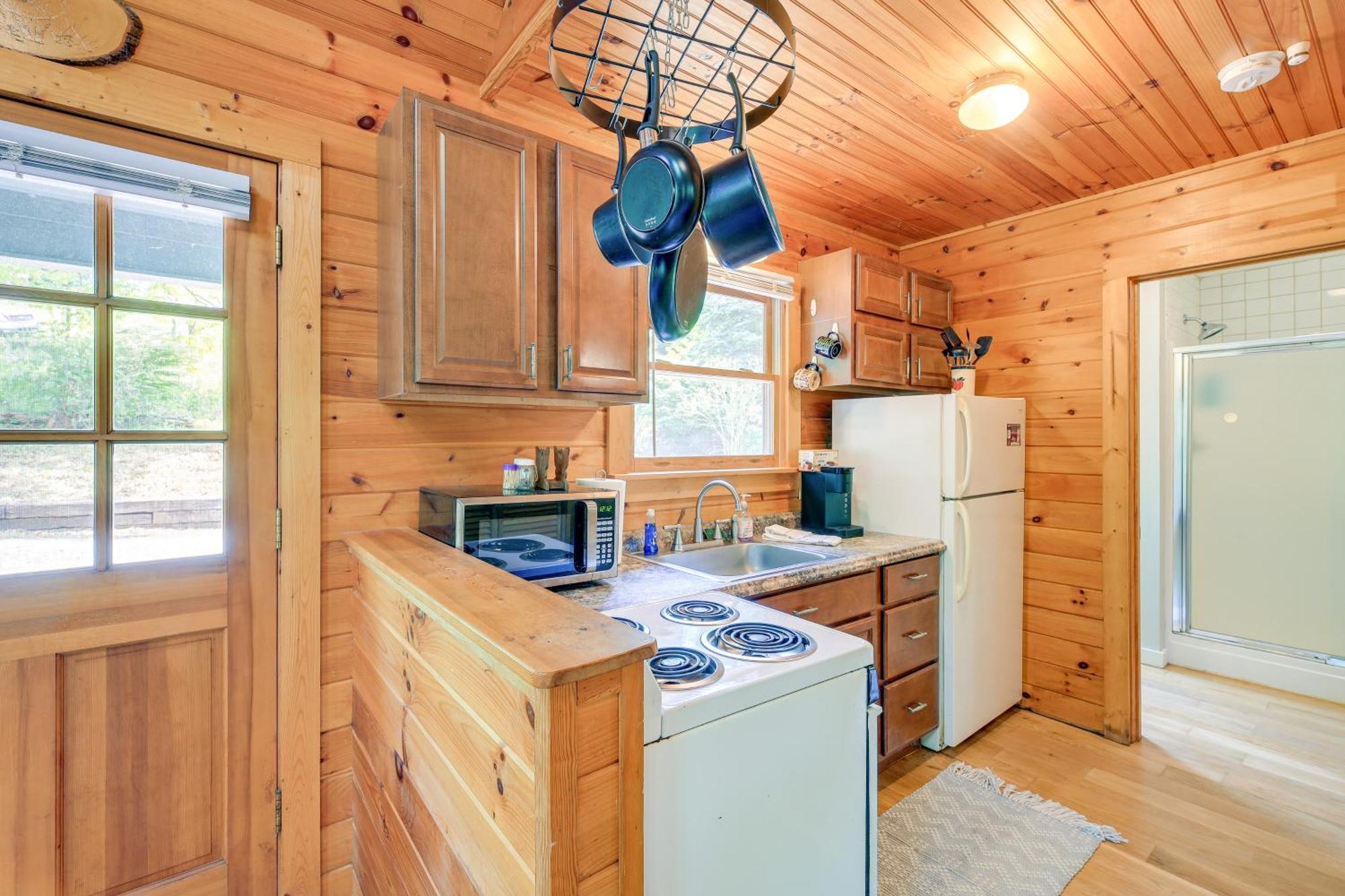 Quaint Blue Ridge Cabin Rental With On-Site Stream! Sparta Ngoại thất bức ảnh