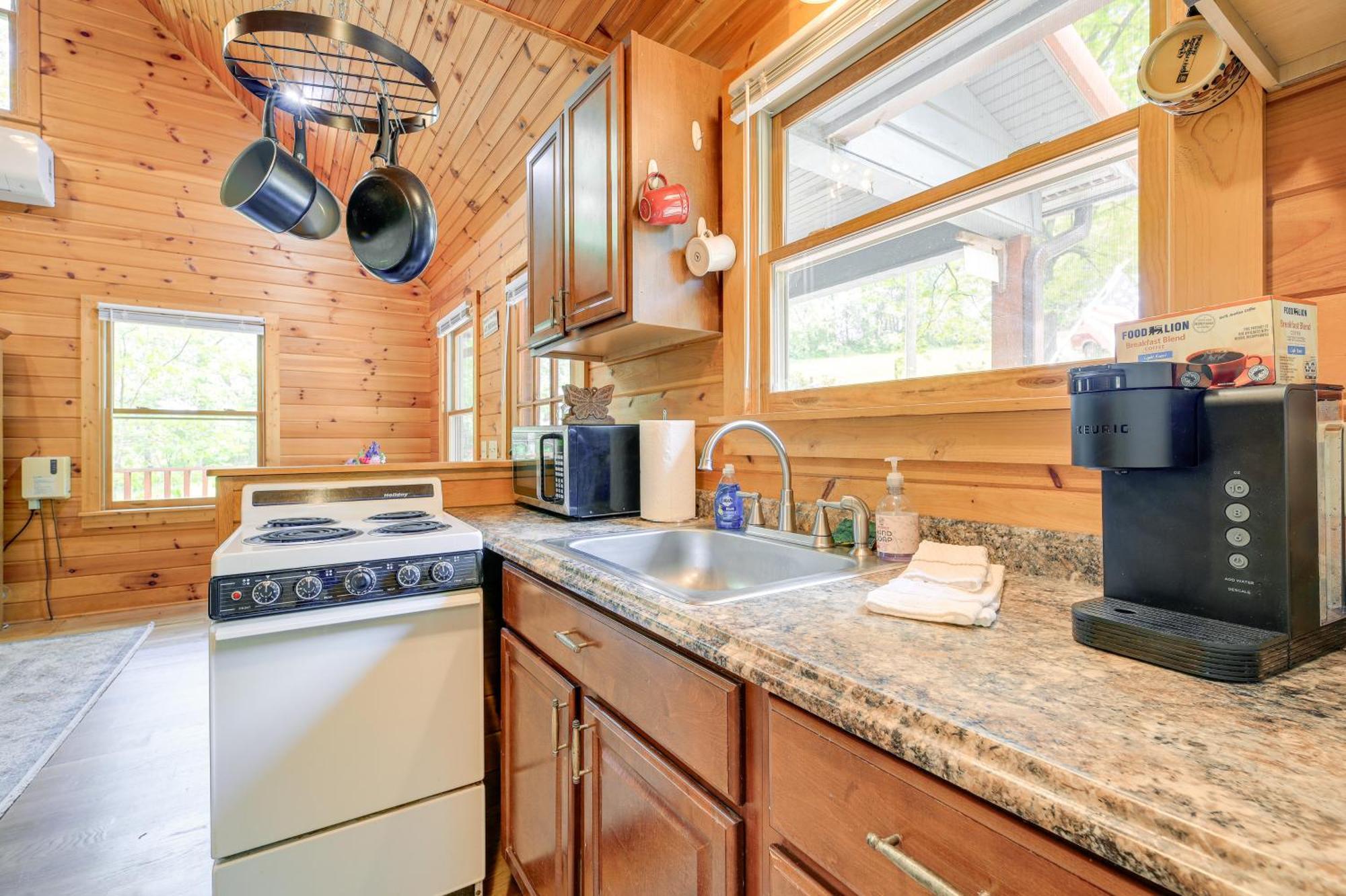 Quaint Blue Ridge Cabin Rental With On-Site Stream! Sparta Ngoại thất bức ảnh